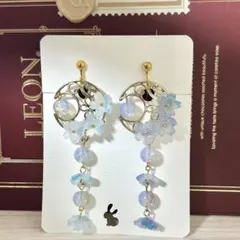 ベビーブルー×フラワー×三日月　ハンドメイド　イヤリング　ゴールド