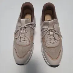 【美品】B-THREE ハンズフリーストレッチスニーカー 24.0㎝のサムネイル