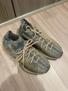 yeezy グレー/ベージュ 編み込みデザイン スニーカー