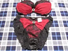 【エメフィール】『赤黒レースブラ・ショーツセット〈C65/M〉』サテン/ビジュー