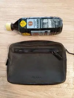 PRADA レザー クラッチバッグ