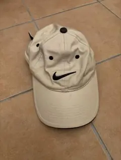 Nike ベージュ 黒 キャップ