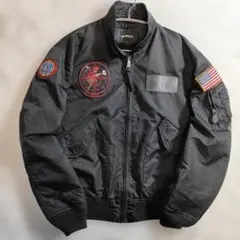 極美品AVIREXフライトジャケット 黒 2XL ナイロン 薄手 特大 ワッペンのサムネイル