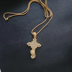 ゴールド クロスネックレス クリスタル付き