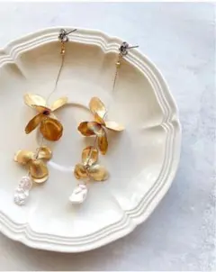 shiroブライダルピアス　ウェディングアクセサリー　ゴールドピアス