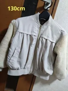 クリーム色 ジャンパー