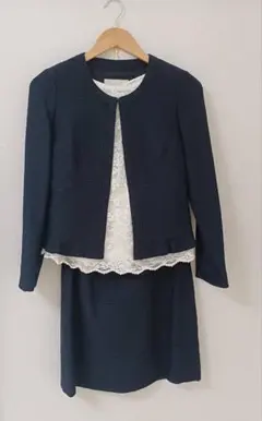 NATURAL BEAUTY BASIC ノーカラージャケット　スカート　紺色