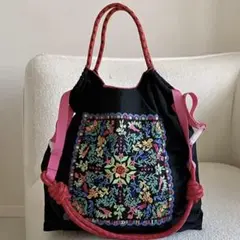 刺繍入りブラックショルダーバッグ