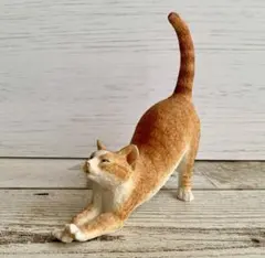 シェラット＆シンプソン 伸びをする猫 ねこの置物