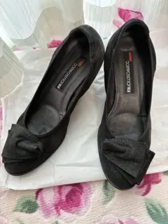 コンポジション9リボン付きパンプス