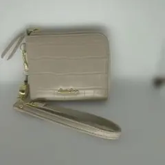 クロコ型押しベージュカードケース