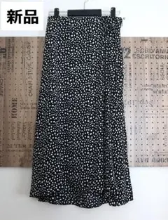 新品タグ付き　ユニクロ　ベルテッド　フレアスカート　黒　ブラック