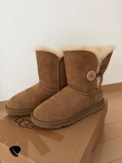 【美品】UGG ムートンブーツ BAILEY BUTTONのサムネイル