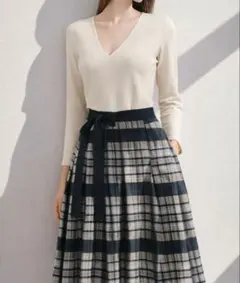 美品✨フォクシーニューヨーク　Vネック　ニット　ロゴプレート　セインボーテのサムネイル