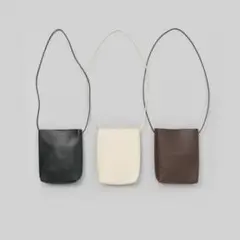 guidi レザースエードパスポートバッグ サコッシュ - メルカリ