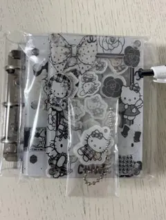 シール帳⭐️シャカシャカバインダー⭐️レア⭐️モノクロキティ ロゴ チャーム付き