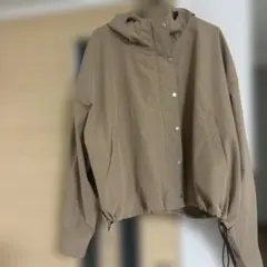 ベージュ フード付き　モーメントプラス