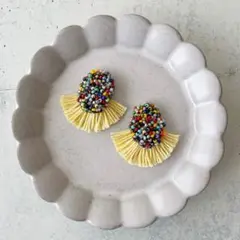 マルチカラー つぶつぶ フリンジ イエロー ビーズ刺繍 ピアス/イヤリング