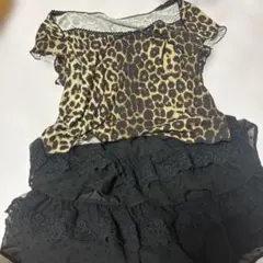 ヒョウ柄トップスとフリルショートパンツセット