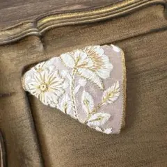 インド刺繍リボン　三角ぱっちんピン