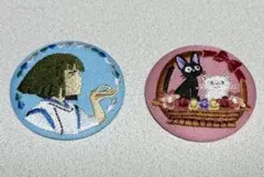 スタジオジブリ 刺繍缶バッジ 魔女の宅急便 キキ ジジ 2個セット 袋