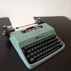 olivetti lettera 32 オリベッティタイプライターのサムネイル