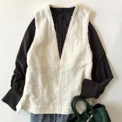 【美品】カフネ　コットンツイードVネックベスト　白　フリンジ　ノースリーブ