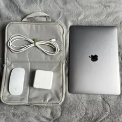 MacBook Pro 13インチ 本体 充電器・マウス、持ち運びケース付き