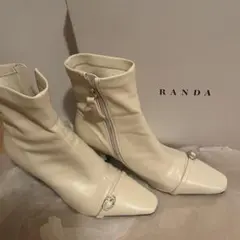 RANDA ホワイト ショートブーツ ビジュー付き