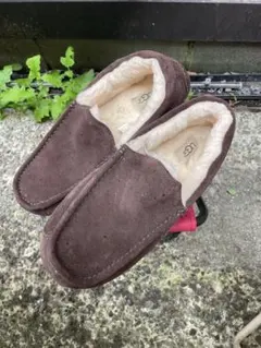 UGG® ブラウン スエード スリッポン