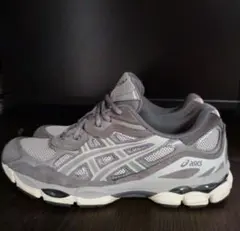 ASICSのサムネイル