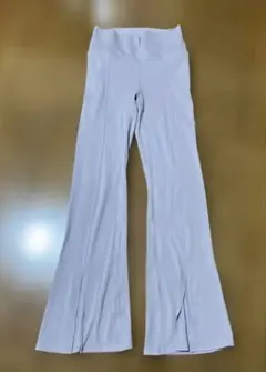 アンダーアーマー　フレアパンツ ヨガパンツ　ライトグレー 薄紫　新品