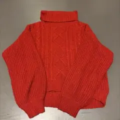 赤色 ケーブル編み タートルネックセーター F
