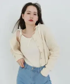 Tina Jojun アイボリー クロップド丈 カーディガン 長袖のサムネイル