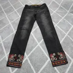 美品✨デシグアル エキゾチック刺繍 アンクル スキニーデニム 黒 裾ジッパーのサムネイル