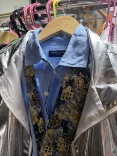 シルバーアウターとブルーシャツセット