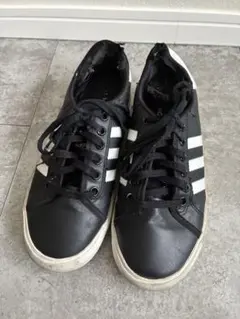 adidas スニーカー