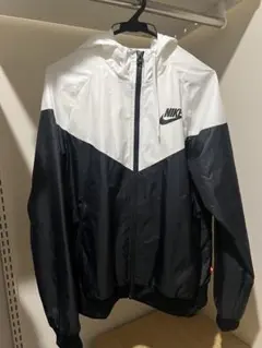 Nike フード付きアウター ウィンドブレーカーホワイト/ブラック