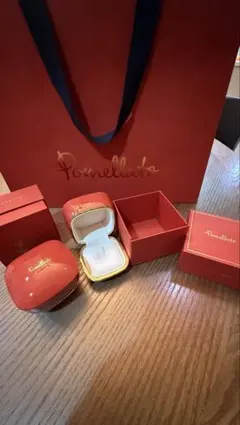 Pomellato ジュエリーボックスセット 赤 358: POMELLATO, Two 'Veleno' gold and gem-set rings < Fall Jewels