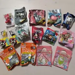 ペットボトル飲料などの景品まとめ売り (ストラップ、マグネットなど)