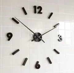 ブラック壁掛け時計 シンプルデザイン