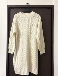 【美品】ケーブル編みニットワンピース　白　アイボリー