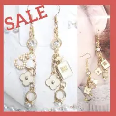 シャネルストーンと5番香水瓶チャームモノグラムフラワー ゆらゆら ロングピアス