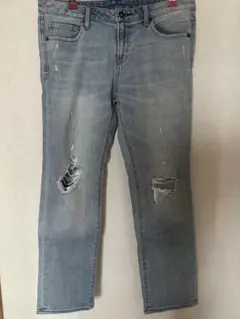 ダメージジーンズ