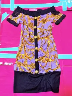 新品タグ付　チェーンスカーフ総柄オフショルワンピクロスチャーム付　M