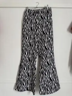 ゼブラ柄フレアパンツ