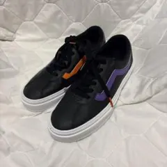 オレンジ スニーカー