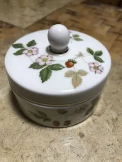 Wedgwood ワイルドストロベリー　小物入れ