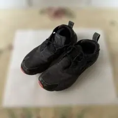 リーボック スニーカー