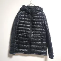 ユニクロ　S ブラック　フード付き黒ライトダウンジャケット　軽量
